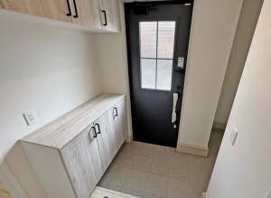 川西市水明台、新築一戸建ての玄関画像です