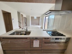 川西市鴬台、新築一戸建てのキッチン画像です