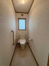 川西市小戸、中古一戸建てのトイレ画像です