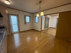 川西市小戸、中古一戸建ての居間画像です