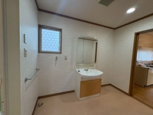 川西市小戸、中古一戸建ての洗面画像です
