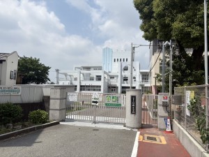 川西市小戸、中古一戸建ての小学校画像です