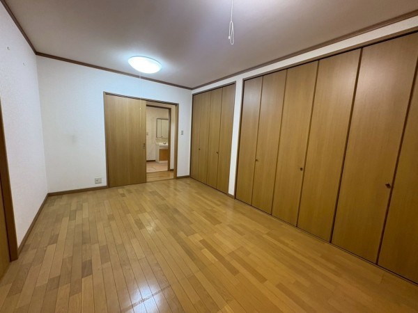川西市小戸、中古一戸建ての寝室画像です