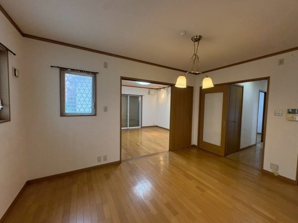 川西市小戸、中古一戸建ての居間画像です