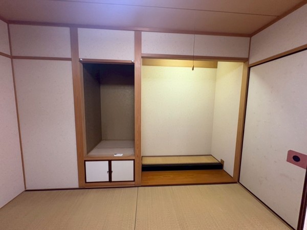 川西市小戸、中古一戸建ての居間画像です