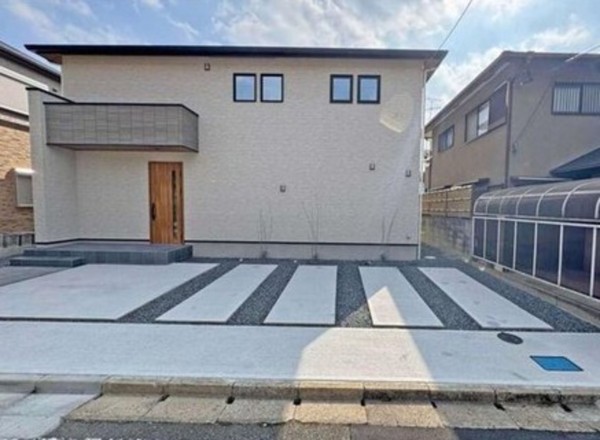 川西市緑台、新築一戸建ての外観画像です