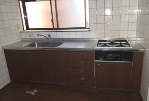川西市一庫、中古一戸建てのキッチン画像です