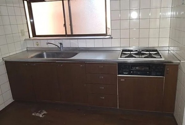 川西市一庫、中古一戸建てのキッチン画像です