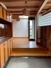 川西市矢問、中古一戸建ての玄関画像です