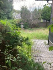 川西市矢問、中古一戸建ての前面道路を含む現地写真画像です