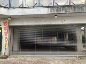 川西市矢問、中古一戸建ての駐車場画像です