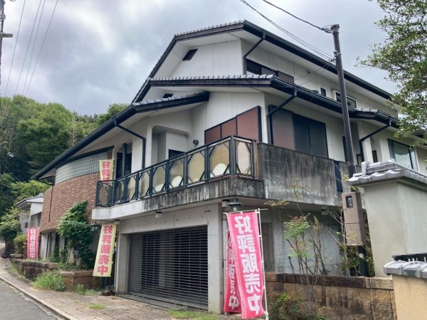 川西市矢問、中古一戸建ての外観画像です