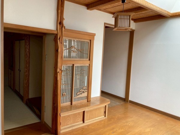 川西市矢問、中古一戸建ての居間画像です