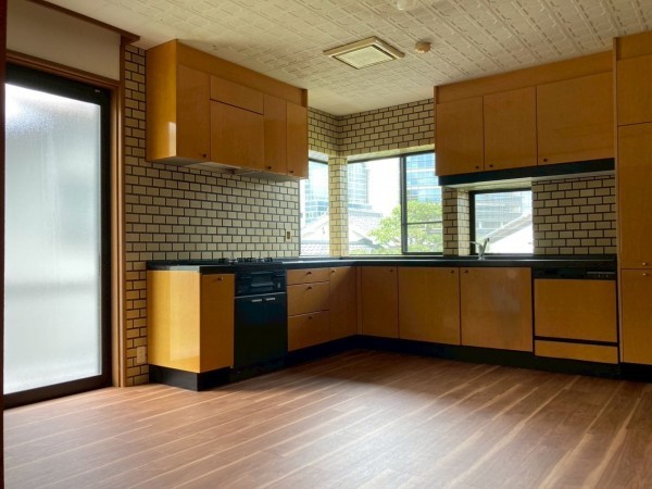 川西市矢問、中古一戸建てのキッチン画像です