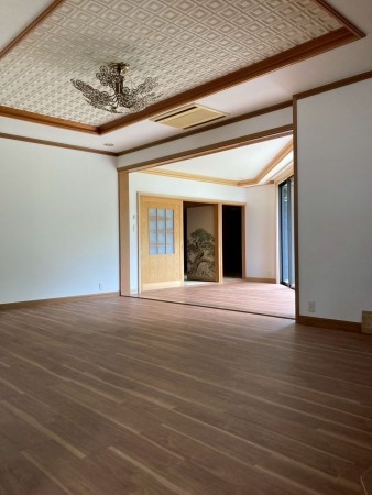 川西市矢問、中古一戸建ての居間画像です