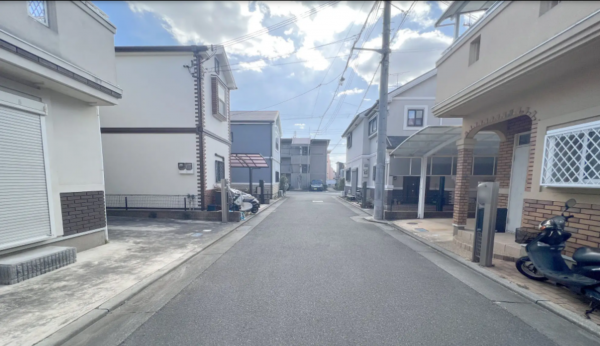 川西市出在家町、中古一戸建ての画像です