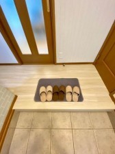 川西市錦松台、中古一戸建ての玄関画像です