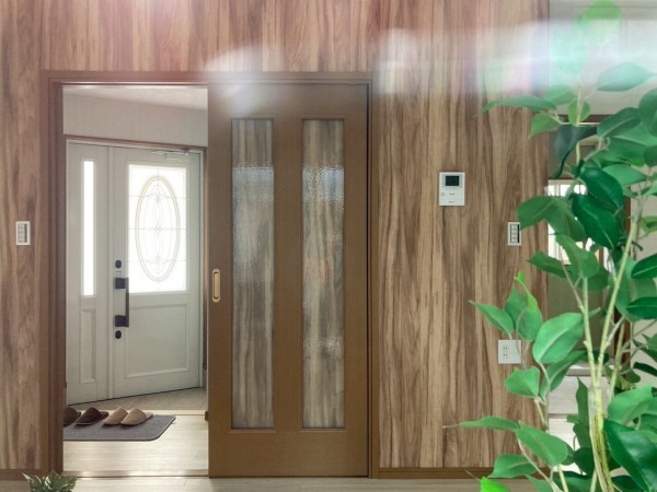 川西市錦松台、中古一戸建ての玄関画像です