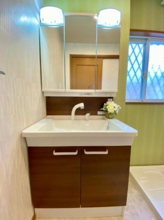 川西市錦松台、中古一戸建ての洗面画像です