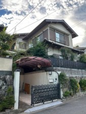 川西市清和台、中古一戸建ての外観画像です