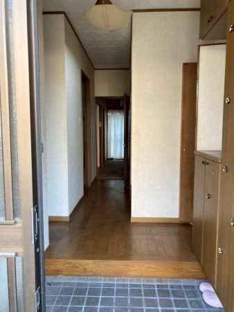 川西市多田院、中古一戸建ての玄関画像です