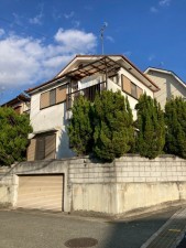 川西市見野、中古一戸建ての外観画像です