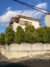 川西市見野、中古一戸建ての外観画像です