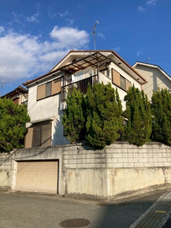 川西市見野、中古一戸建ての外観画像です