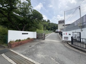 川西市東多田、中古一戸建ての小学校画像です