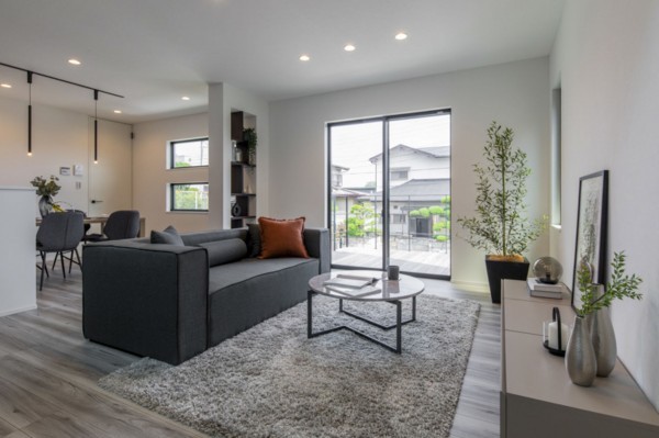 川西市緑台、新築一戸建ての居間画像です