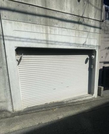 川西市緑台、中古一戸建ての駐車場画像です