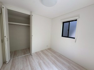 川西市鴬台、中古一戸建ての寝室画像です