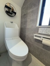 川西市鴬台、中古一戸建てのトイレ画像です
