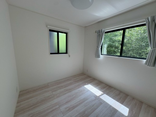 川西市鴬台、中古一戸建ての寝室画像です