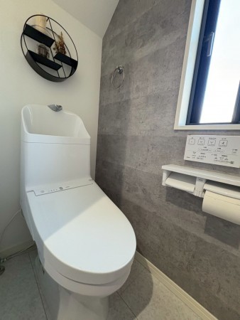 川西市鴬台、中古一戸建てのトイレ画像です