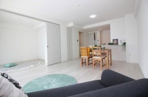川西市東多田、マンションの居間画像です