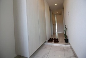 川西市東多田、マンションの玄関画像です