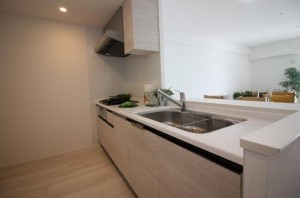 川西市東多田、マンションのキッチン画像です
