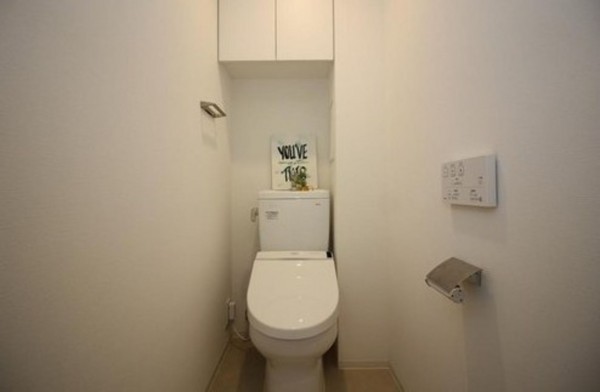 川西市東多田、マンションのトイレ画像です