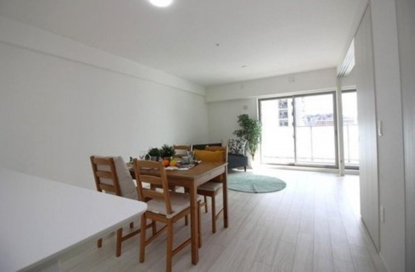 川西市東多田、マンションの居間画像です
