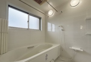 川西市見野、マンションの風呂画像です