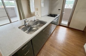 川西市見野、マンションのキッチン画像です