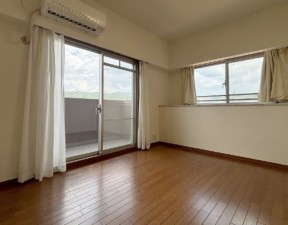 川西市見野、マンションの居間画像です