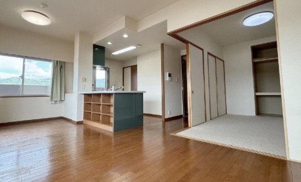 川西市見野、マンションの内装画像です