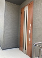 川西市笹部、新築一戸建ての玄関画像です