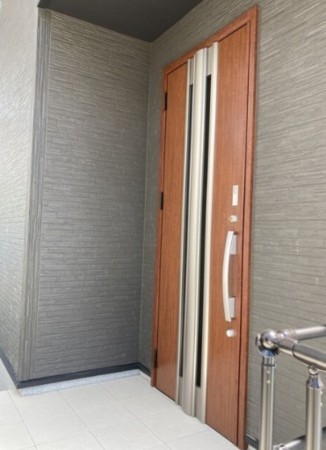 川西市笹部、新築一戸建ての玄関画像です