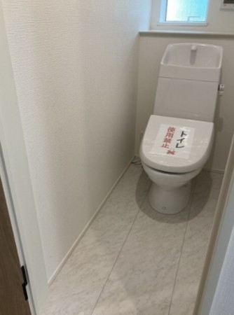 川西市笹部、新築一戸建てのトイレ画像です