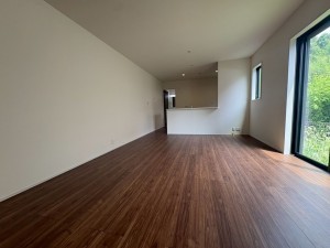 川西市西多田、新築一戸建ての居間画像です