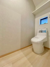 川西市鼓が滝、新築一戸建てのトイレ画像です
