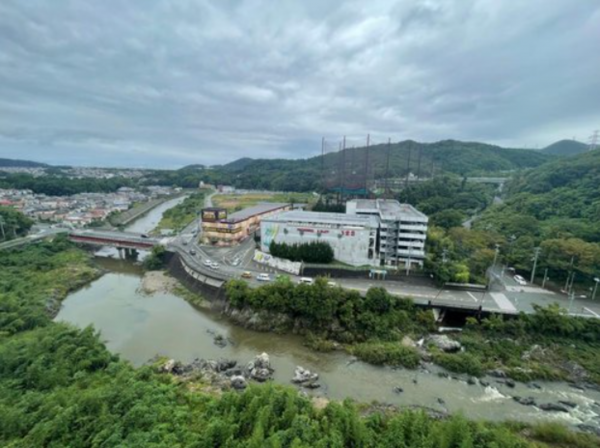 川西市緑台、マンションの画像です